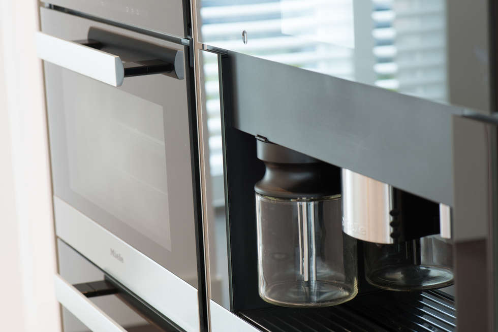 Foto's van een moderne keuken: moderne strakke greeploze witte ...