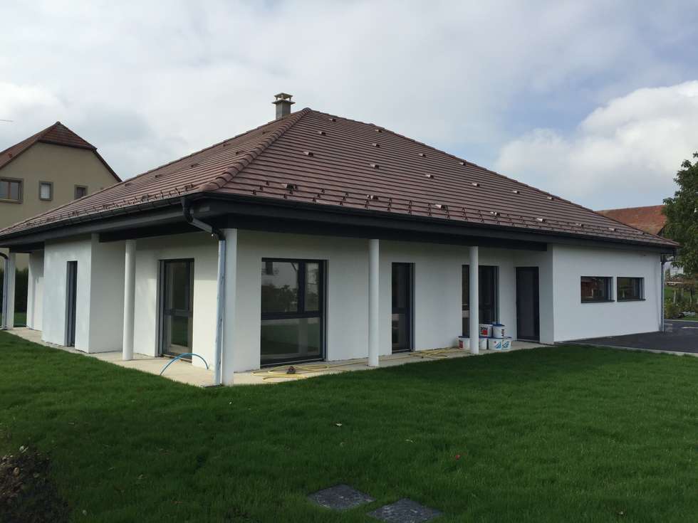 hipped roof by a.fuke-prigent architecte