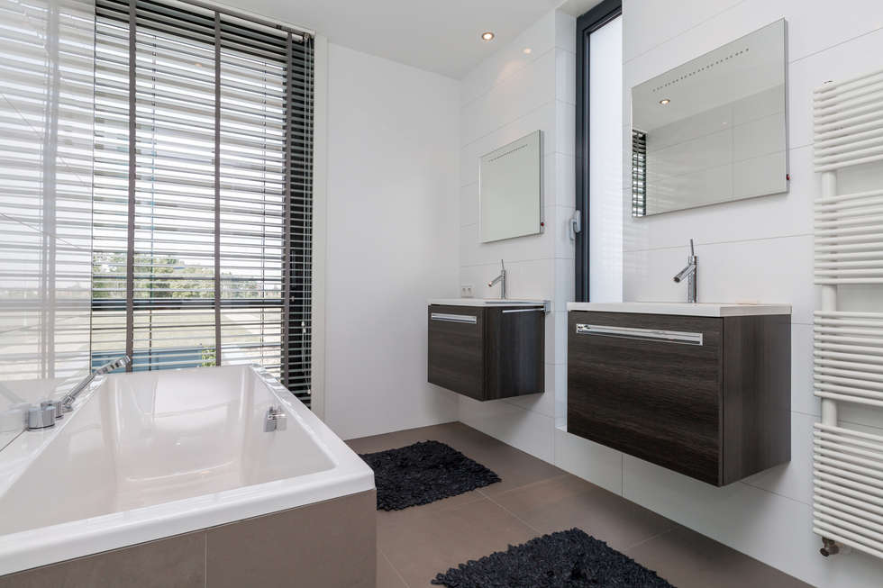 Woonhuis pmtj eindhoven : moderne badkamer door 2architecten | homify Woonhuis pmtj eindhoven : moderne badkamer door 2architecten | homify