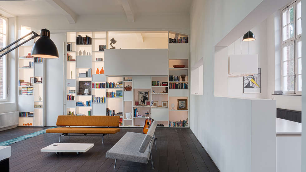 Foto's van een moderne woonkamer: interieur woning in school met ...