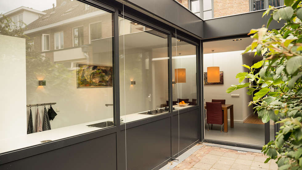 Foto's van een moderne huizen: luxe smalle aanbouw met keuken pal ...
