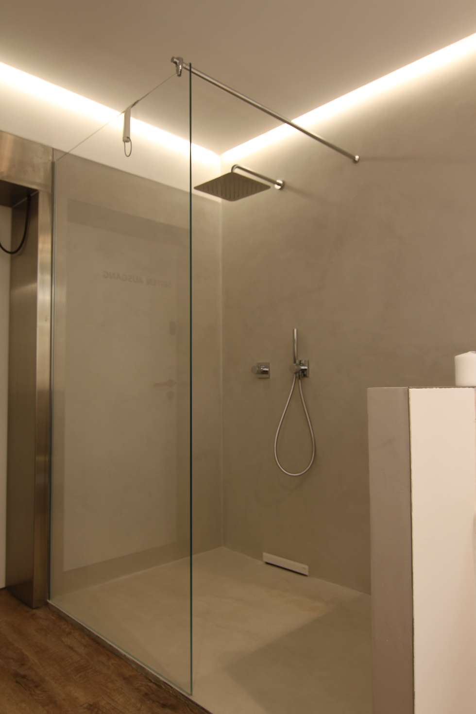 Showroom: minimalistische badezimmer von will bau & bad | homify Showroom: minimalistische badezimmer von will bau & bad | homify