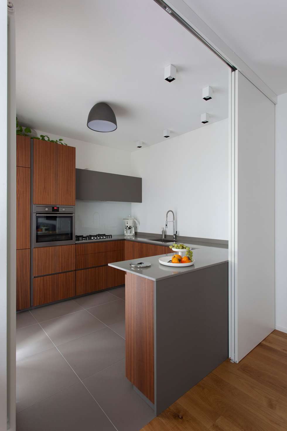 Cucina noce canaletto e Fenix Grigio Londra di P e R arredare di ... Cucina noce canaletto e Fenix Grigio Londra di P e R arredare di ...