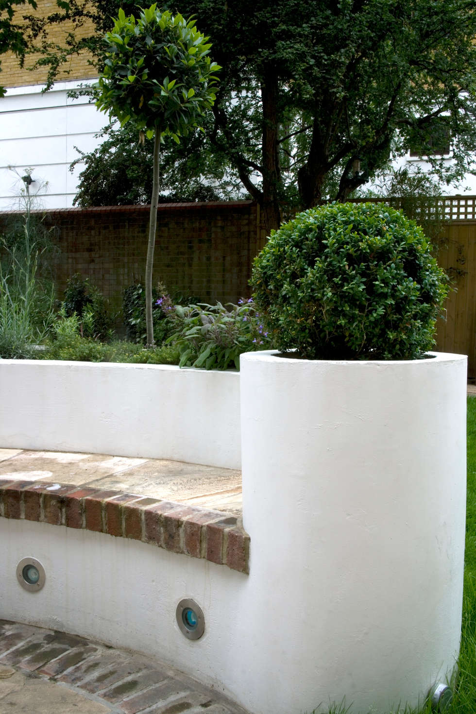 Interior Design Ideas Redecorating Remodeling Photos Homify Box Ball In Planter Mediterranean Garden By Earth Designs