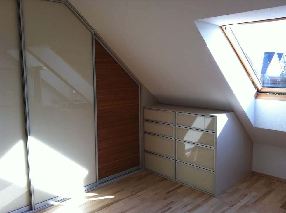 Einbauschrank in dachschräge mit schiebetüren und bambusfüllung ... Einbauschrank in dachschräge mit schiebetüren und bambusfüllung ...