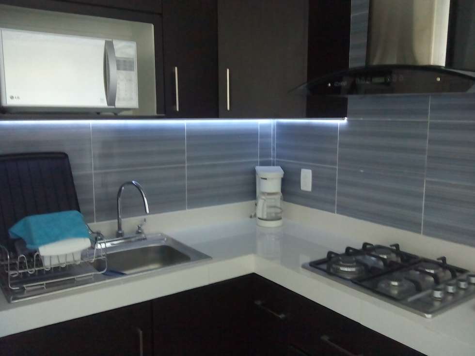 Iluminación en cocina integral: muebles de cocinas de estilo por ... Iluminación en cocina integral: muebles de cocinas de estilo por ...