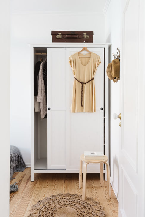 wardrobe for small spaces        
        <figure class=