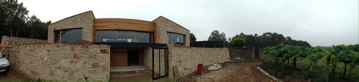 HUGA ARQUITECTOS Case in stile rustico