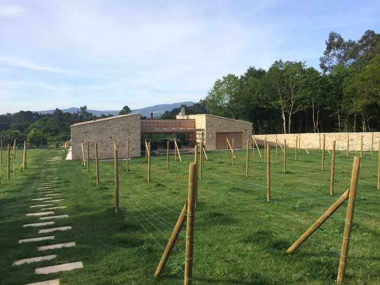 HUGA ARQUITECTOS Case in stile rustico