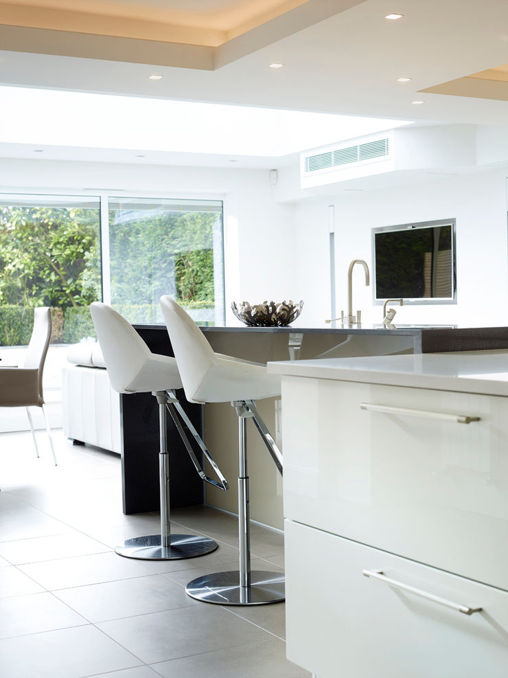 MR & MRS SAMUEL'S KITCHEN Diane Berry Kitchens Modern