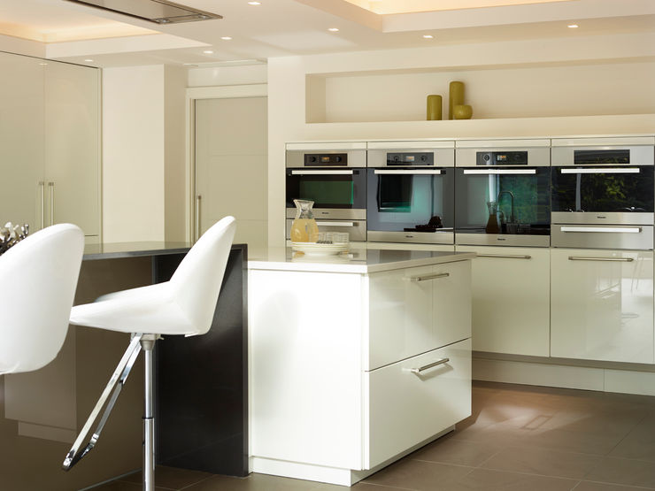 MR & MRS SAMUEL'S KITCHEN Diane Berry Kitchens Modern