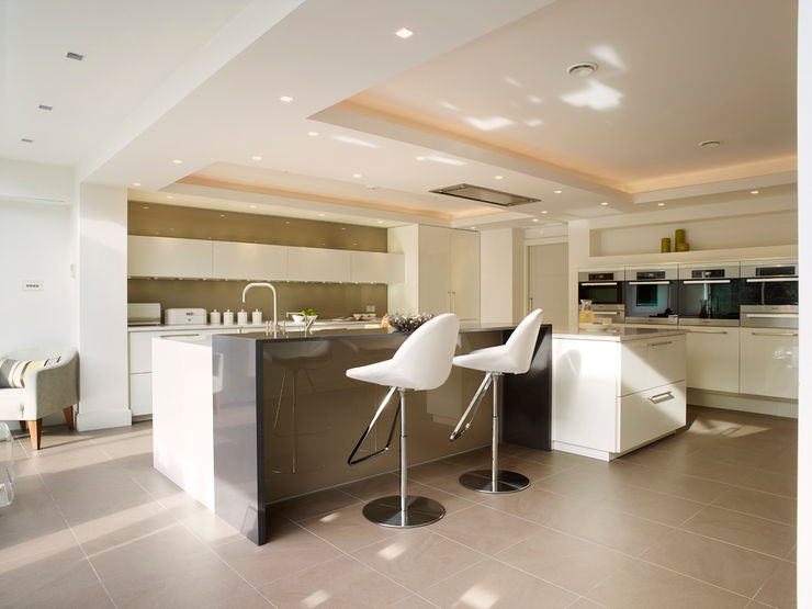 MR & MRS SAMUEL'S KITCHEN Diane Berry Kitchens Modern
