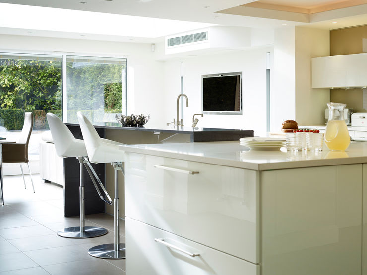 MR & MRS SAMUEL'S KITCHEN Diane Berry Kitchens Modern