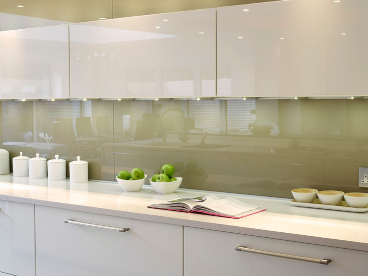MR & MRS SAMUEL'S KITCHEN Diane Berry Kitchens Modern