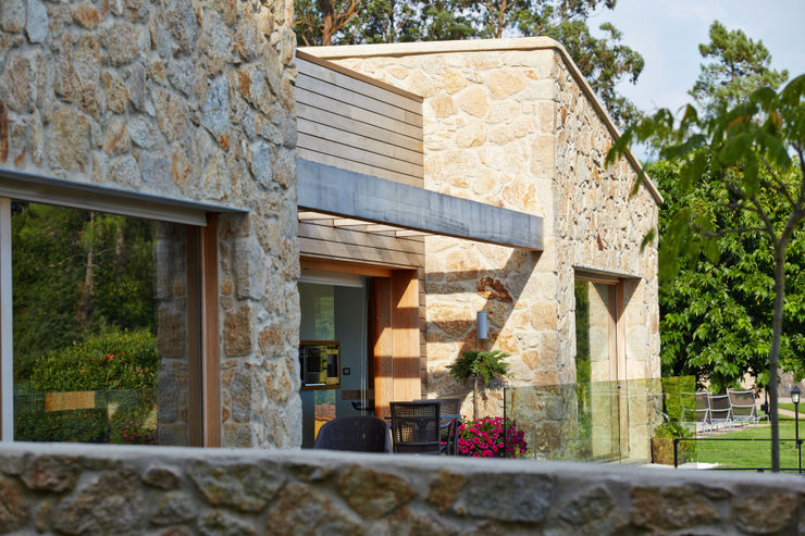 HUGA ARQUITECTOS Case in stile rustico