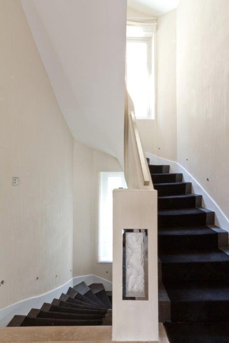 Stephanie Coutas's projects Stephanie Coutas Modern corridor, hallway & stairs