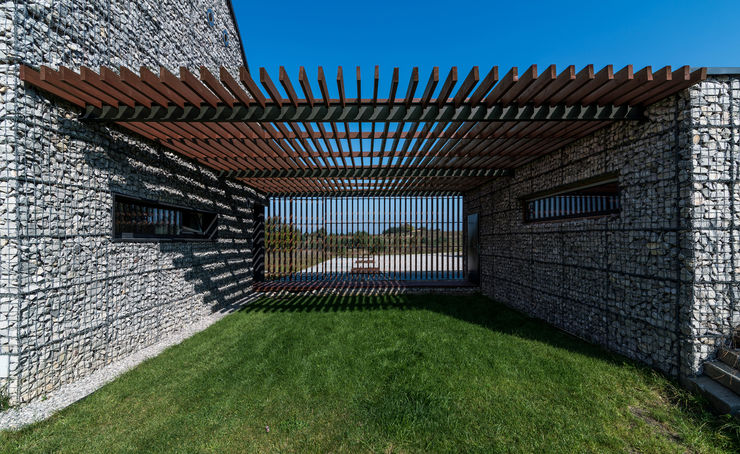 KROPKA STUDIO'S PROJECT Kropka Studio Modern garage/shed