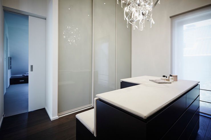 Referenzprojekt Schmalenbach Design HOME Schlafen & Wohnen GmbH Moderne Schlafzimmer