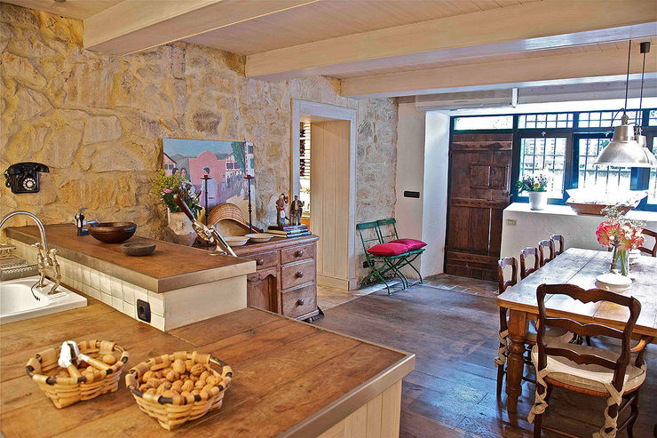 Urbana Interiorismo Rustic style kitchen