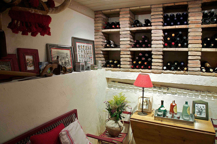 Urbana Interiorismo Rustic style wine cellar