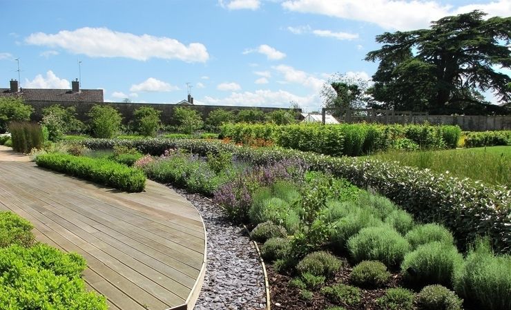 Walled Garden, Bradford Upon Avon Katherine Roper Landscape & Garden Design Modern garden