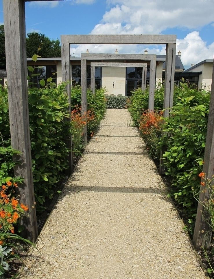Walled Garden, Bradford Upon Avon Katherine Roper Landscape & Garden Design Modern garden