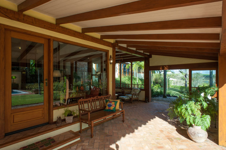 PM Arquitetura Balkon, Beranda & Teras Gaya Rustic