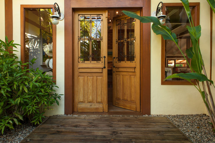 PM Arquitetura Pintu & Jendela Gaya Rustic