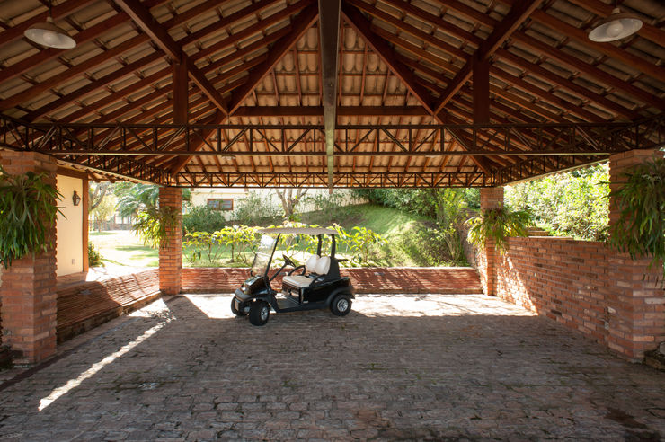 PM Arquitetura Garasi Gaya Rustic
