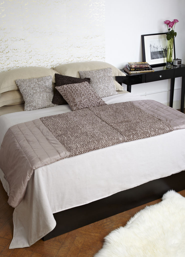 Throw & Cushion Sets Nitin Goyal London BedroomTextiles