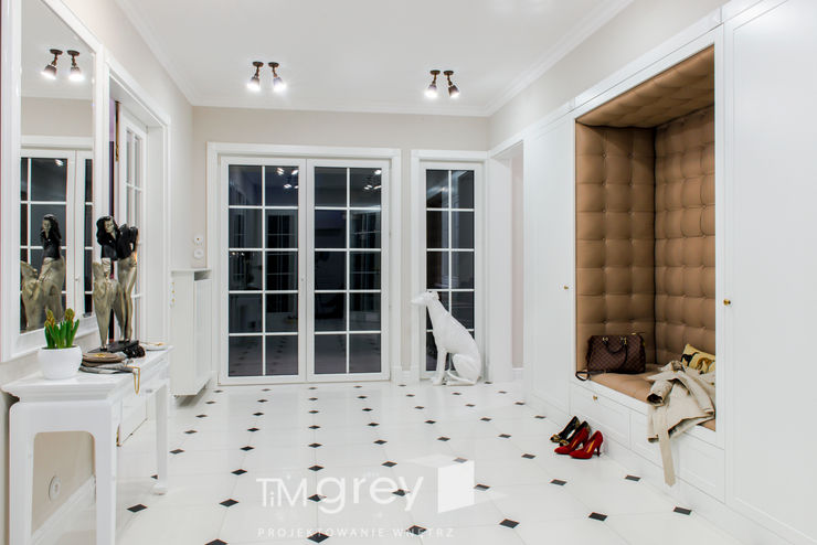 Classic Design – 230m2 TiM Grey Interior Design Klasyczny korytarz, przedpokój i schody
