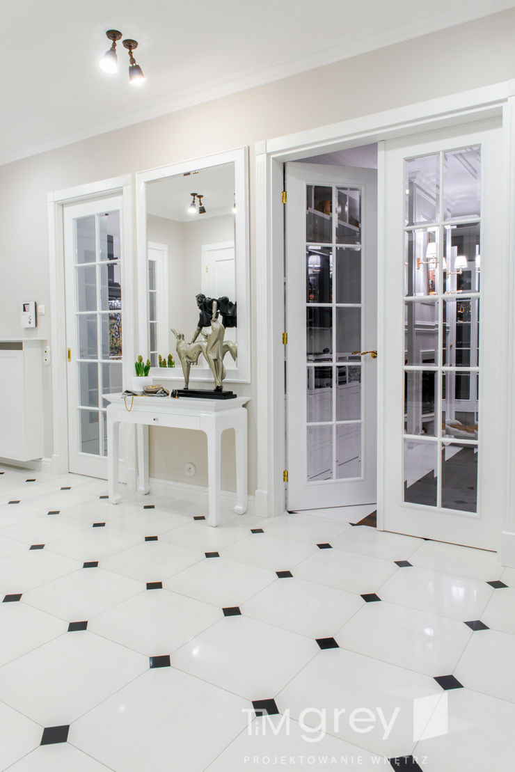 Classic Design – 230m2 TiM Grey Interior Design Klasyczny korytarz, przedpokój i schody