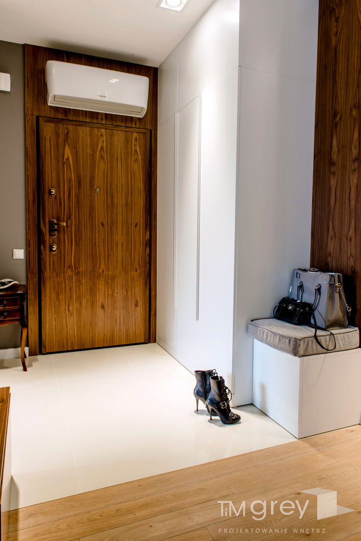 Modern Apartment – 100m2 TiM Grey Interior Design Nowoczesny korytarz, przedpokój i schody
