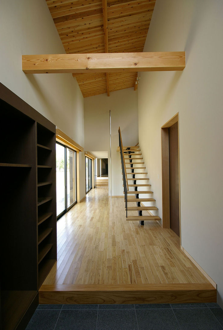一級建築士事務所アールタイプ Corredores, halls e escadas modernos
