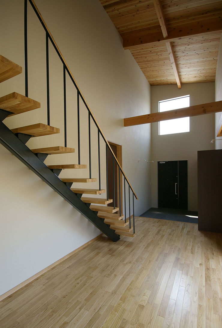 一級建築士事務所アールタイプ Corredores, halls e escadas modernos