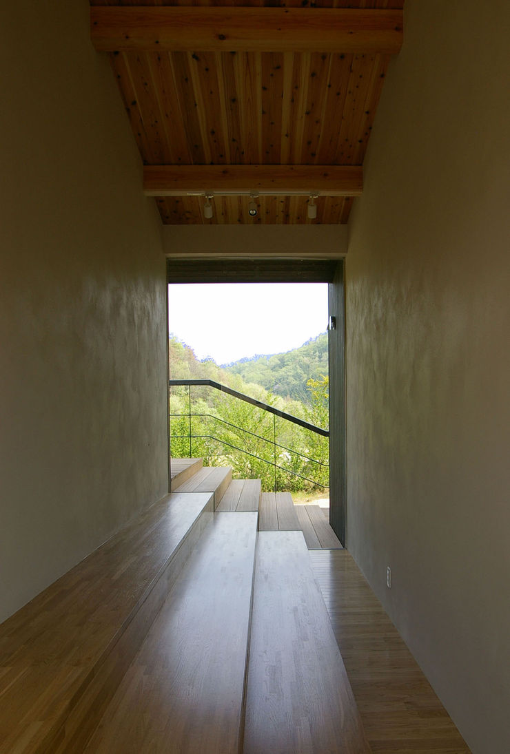 一級建築士事務所アールタイプ Corredores, halls e escadas modernos