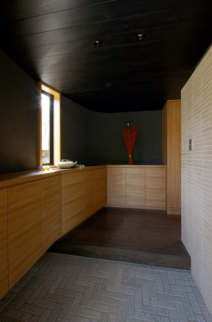一級建築士事務所アールタイプ Modern corridor, hallway & stairs
