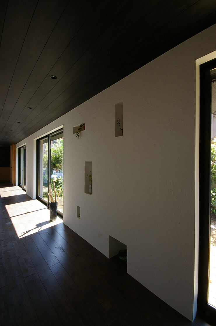 一級建築士事務所アールタイプ Modern corridor, hallway & stairs