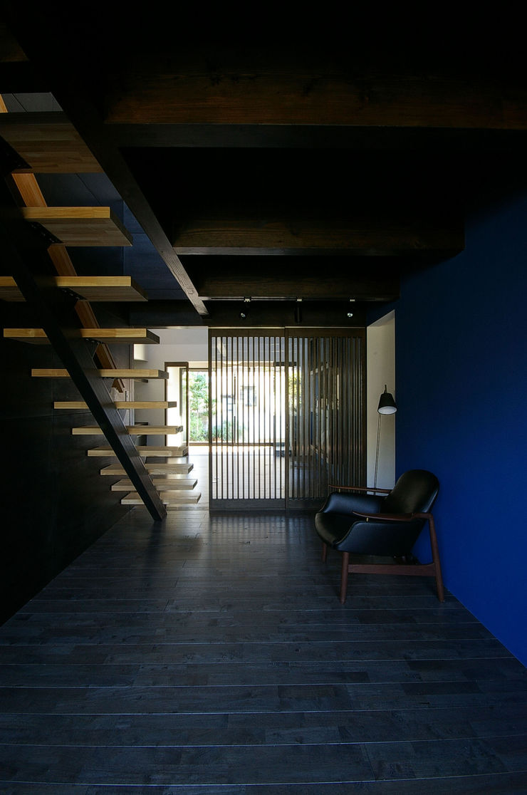 一級建築士事務所アールタイプ Modern corridor, hallway & stairs