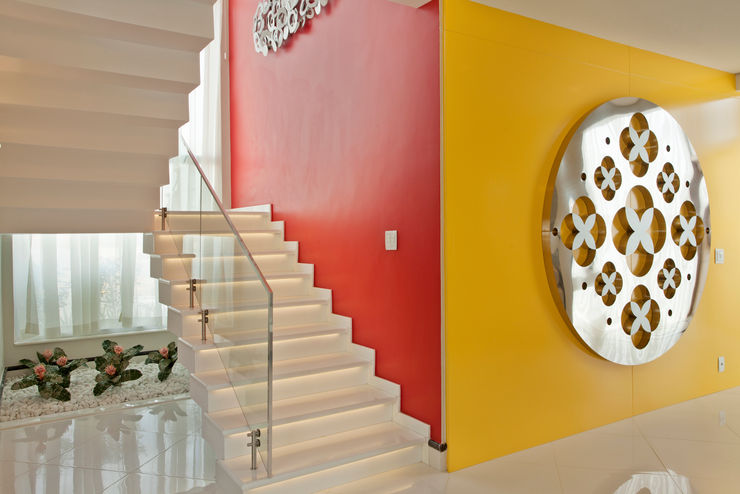 Designer de Interiores e Paisagista Iara Kílaris Nowoczesny korytarz, przedpokój i schody