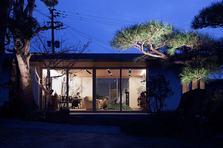 ISDアーキテクト一級建築士事務所 Modern houses Glass White