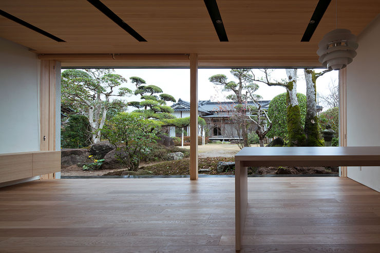 ISDアーキテクト一級建築士事務所 Modern garden Wood White