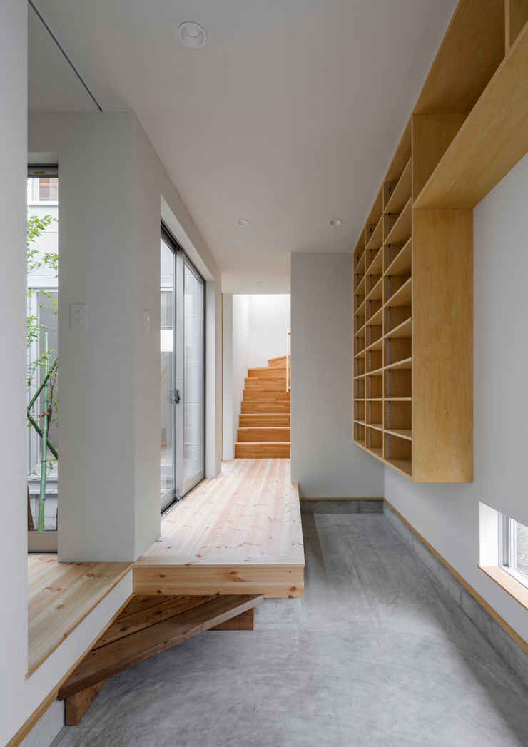 萩原健治建築研究所 Minimalist corridor, hallway & stairs