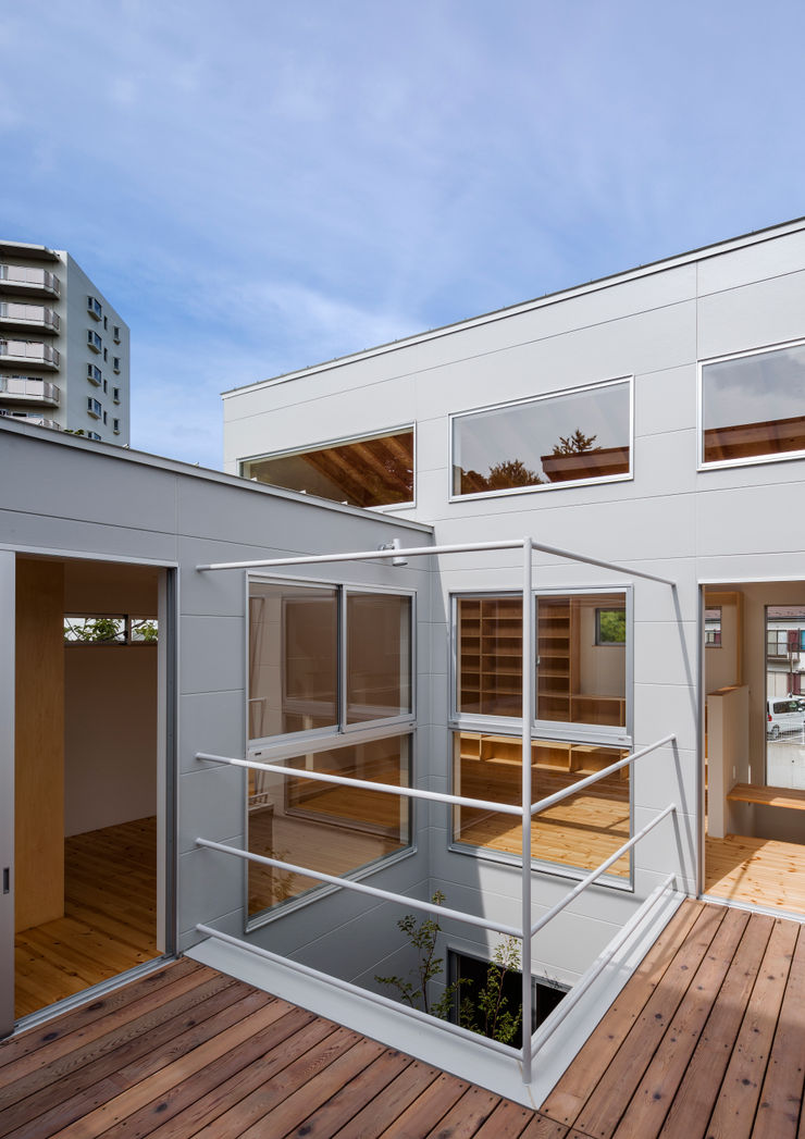 萩原健治建築研究所 Minimalist balcony, veranda & terrace