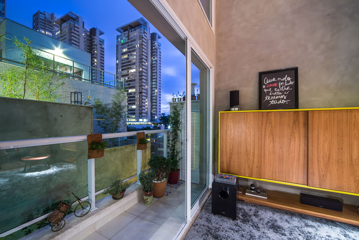 Casa100 Arquitetura Balkon, Beranda & Teras Modern