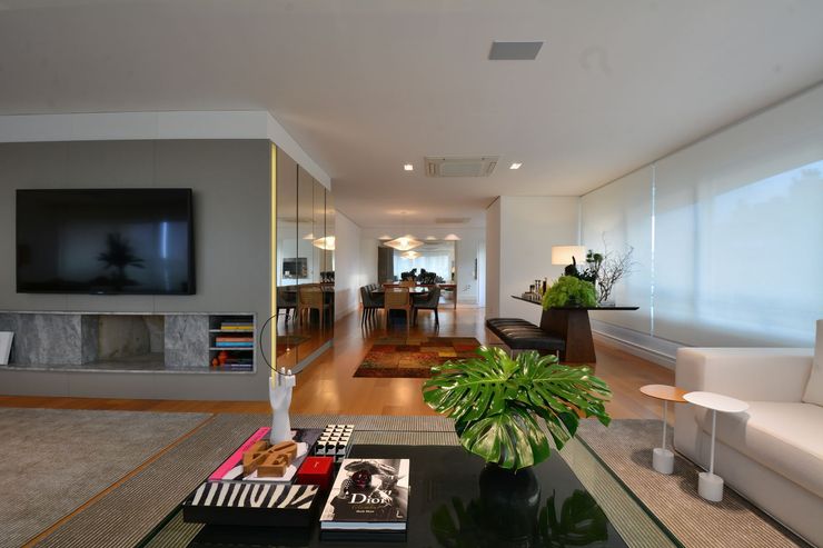 RESIDENCIA AS Maria Christina Rinaldi Arquitetos Eclectic style living room