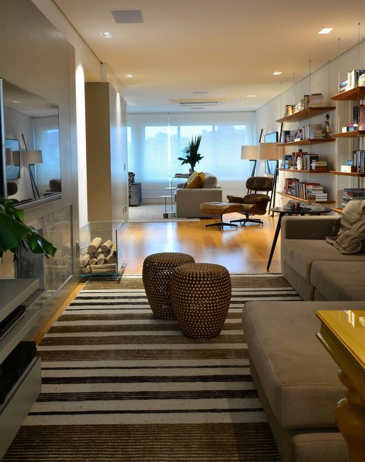 RESIDENCIA AS Maria Christina Rinaldi Arquitetos Eclectic style living room
