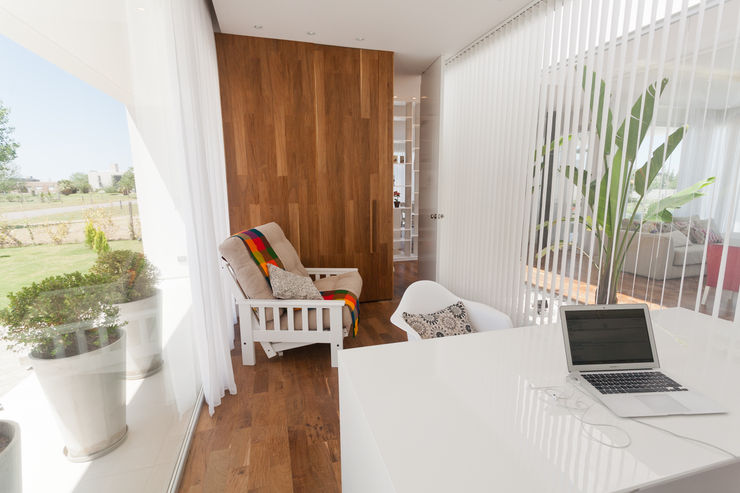 VISMARACORSI ARQUITECTOS Balcone, Veranda & Terrazza in stile moderno