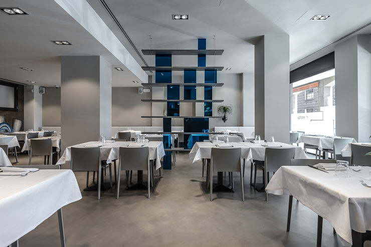 Varie applicazioni della resina negli ambienti Resin srl Sala da pranzo moderna