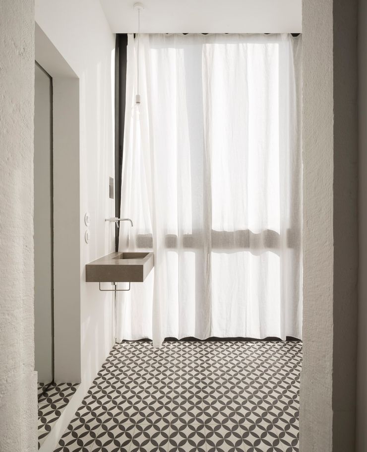 Príncipe real apartment lisbon fala Modern Windows and Doors